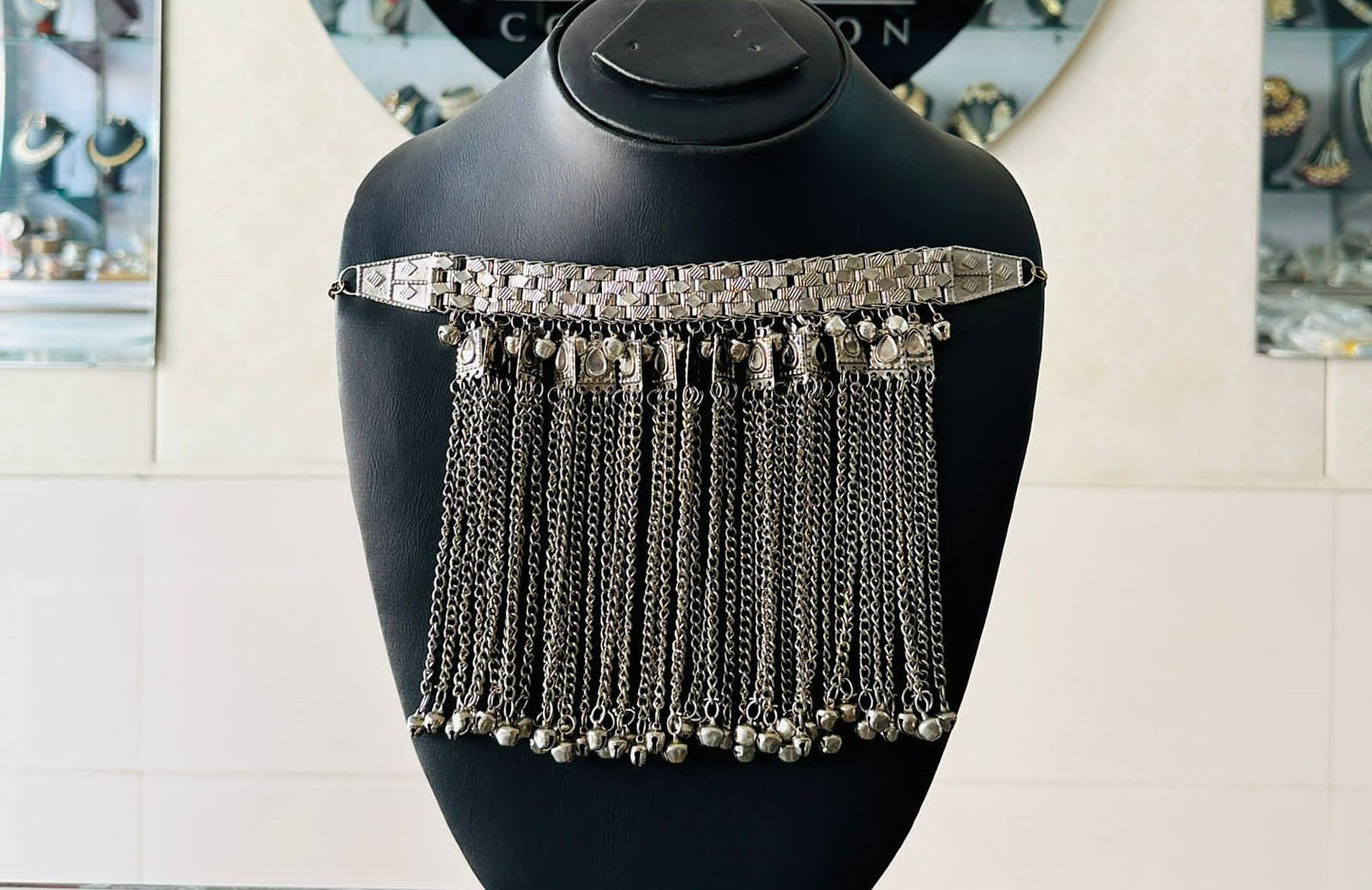 Qabila Noor Choker