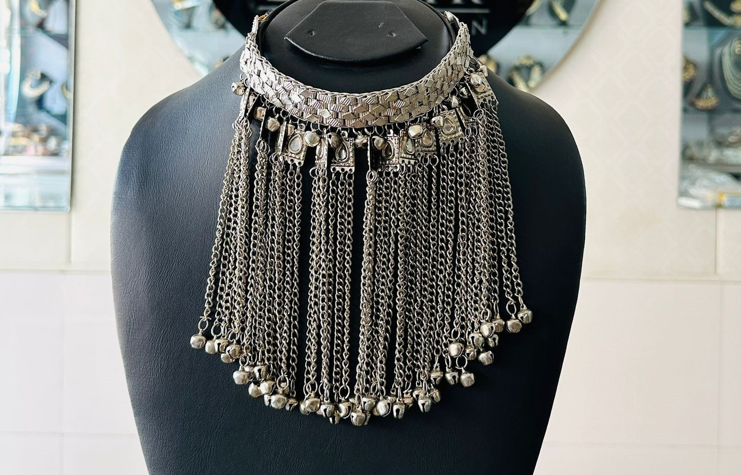 Qabila Noor Choker