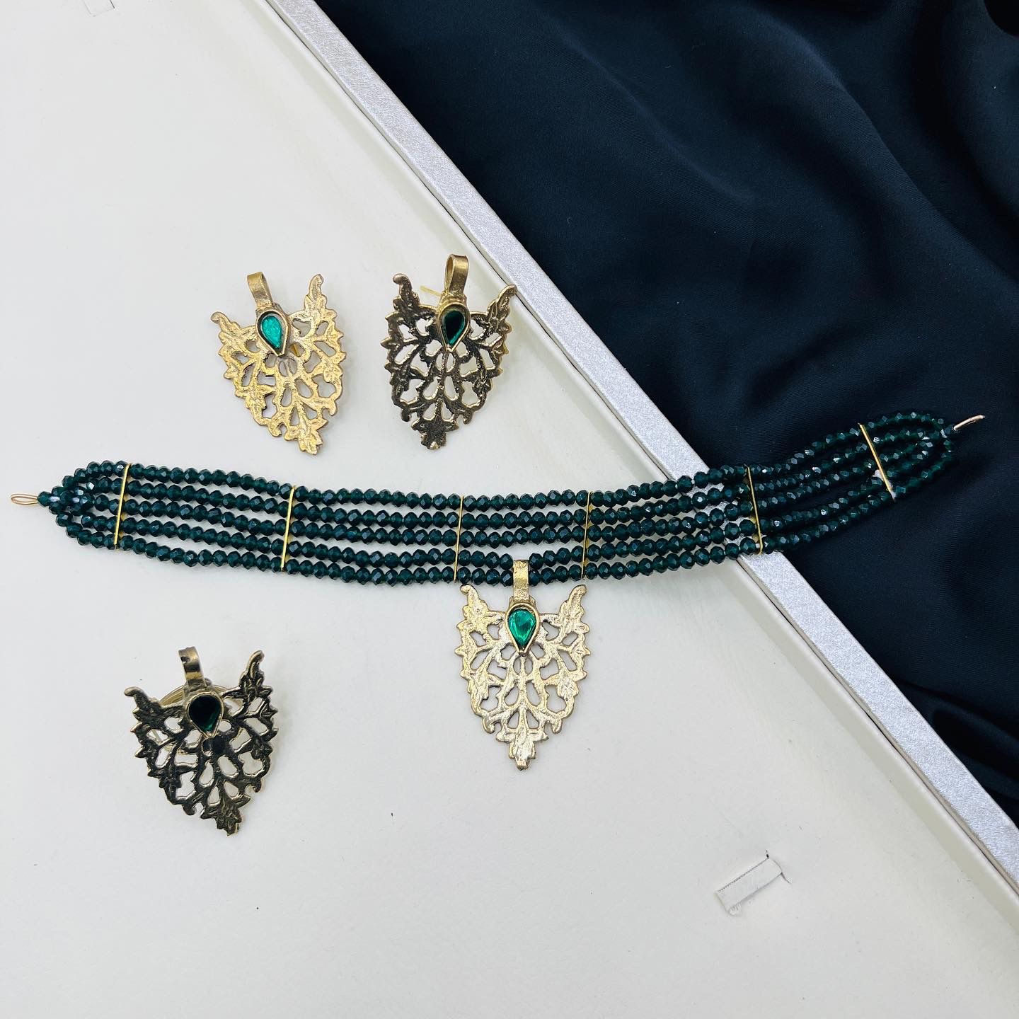 Leaf Choker Set