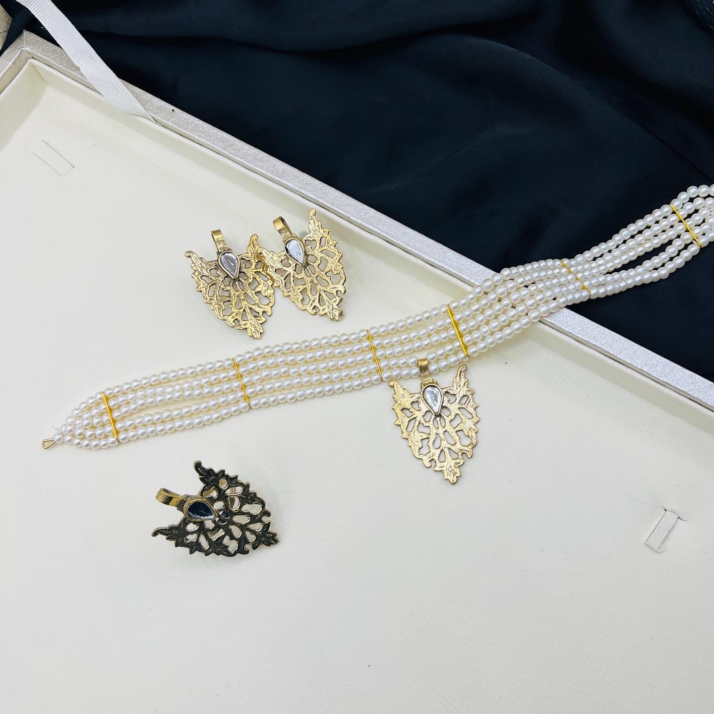 Leaf Choker Set