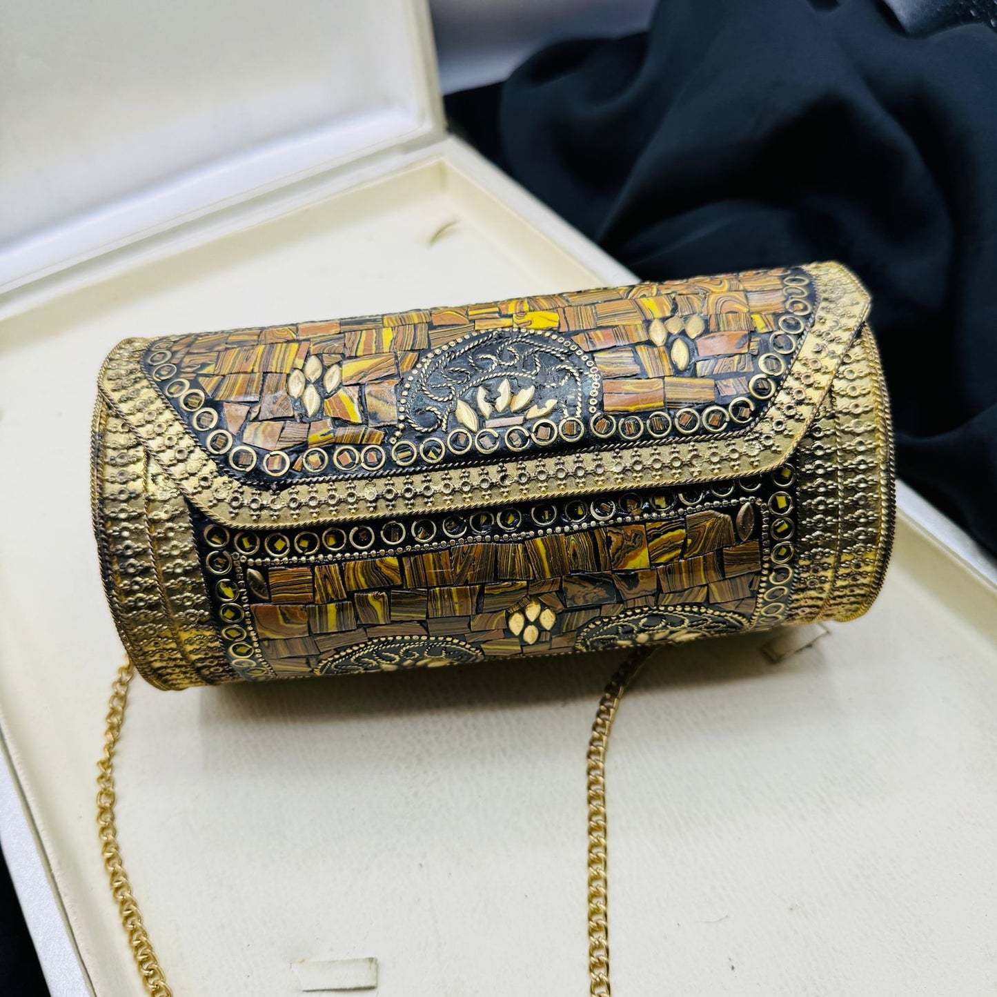 Round Shape Clutch