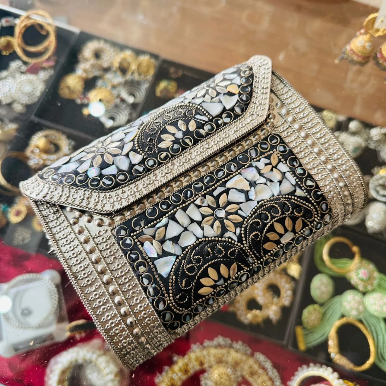 Beautiful New Silver Sip Clutch